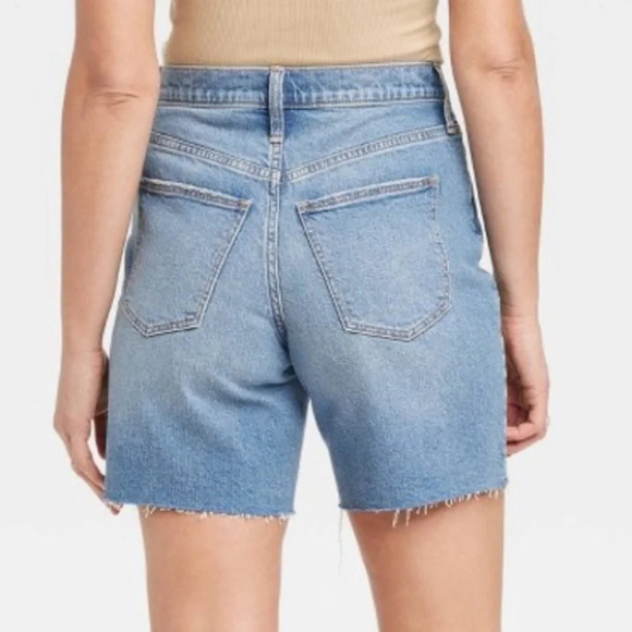 NWT Universal Thread Womens Size 4 Vintage Bermuda Shorts Denim Cut Off Stretch - Picture 2 of 8